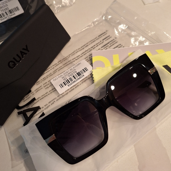 QUAY AUSTRALIA- Notorious Sunglasses- Black, Smoke - Picture 3 of 3